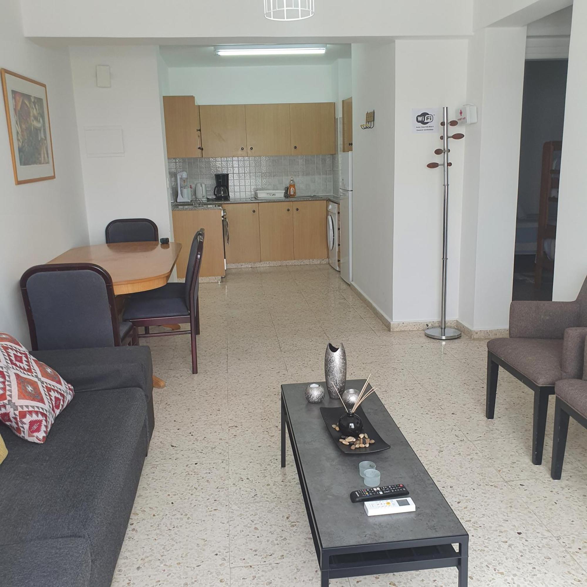 G&E Harbour Apartments ลาตซี ภายนอก รูปภาพ