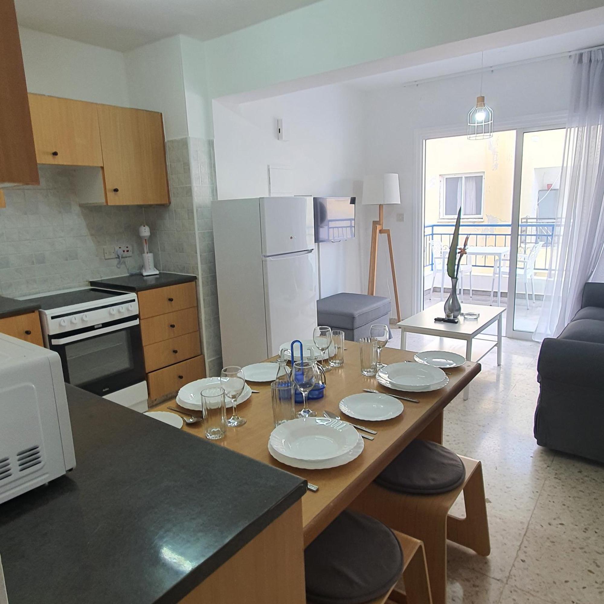G&E Harbour Apartments ลาตซี ภายนอก รูปภาพ