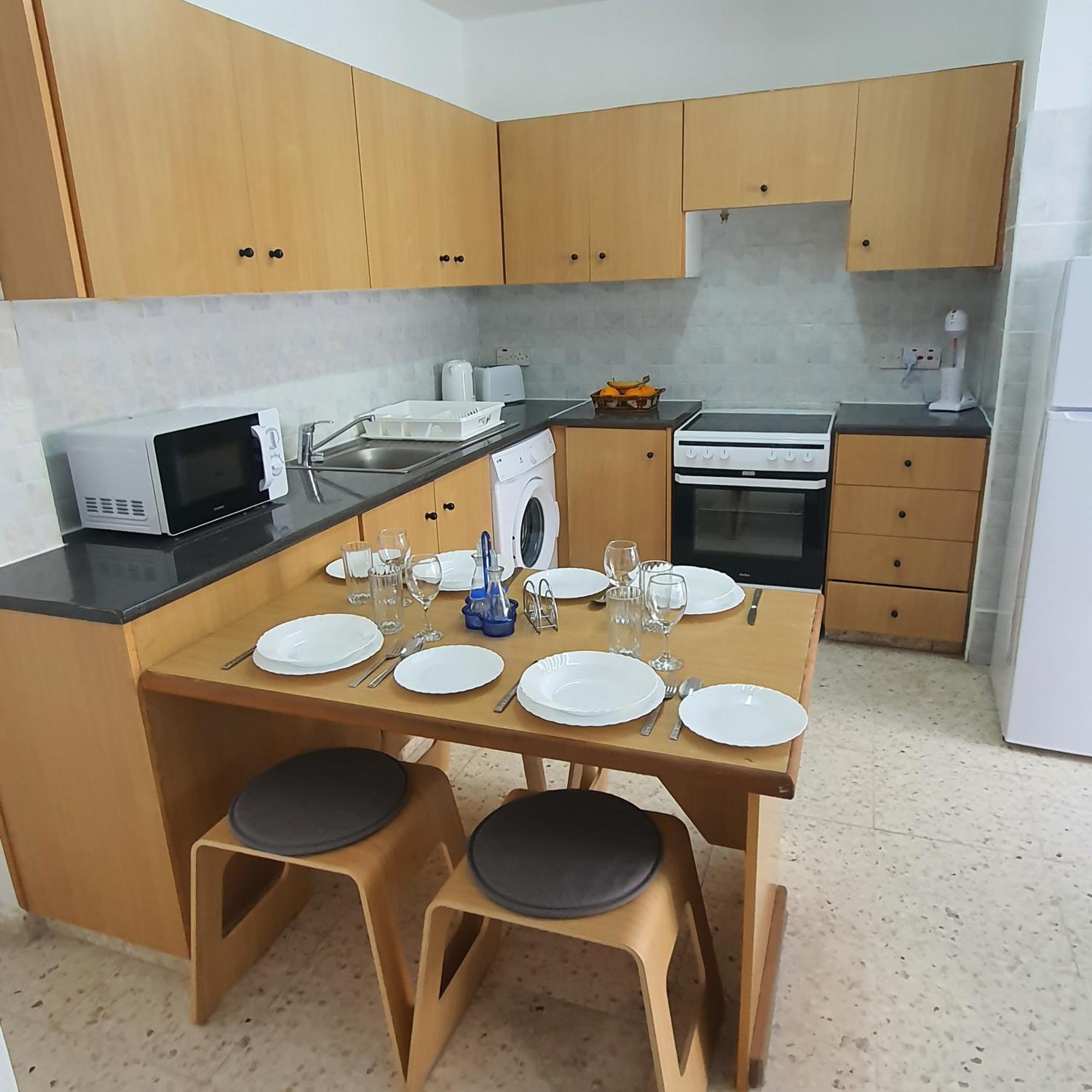G&E Harbour Apartments ลาตซี ภายนอก รูปภาพ